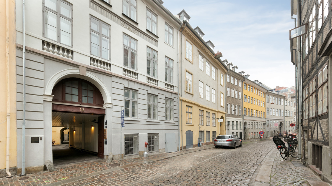Facade tilhørende Snaregade 12, 1. sal, 1205 København K | Billede til print