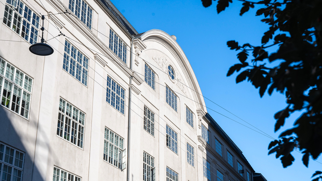 Facaden til kontoret på Dampfærgevej 21, 5. tv., 2100 København Ø | Billede til print