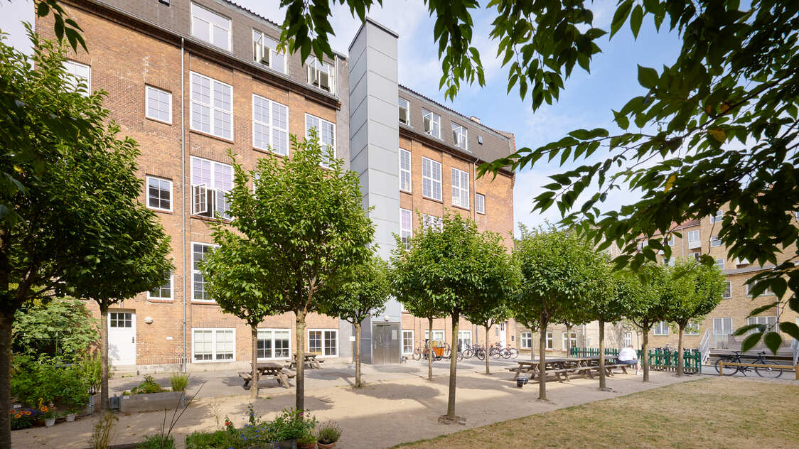 Facaden til kontoret på Frederikssundsvej 62, baghus, 2. sal, 2400 København NV | Billede til print