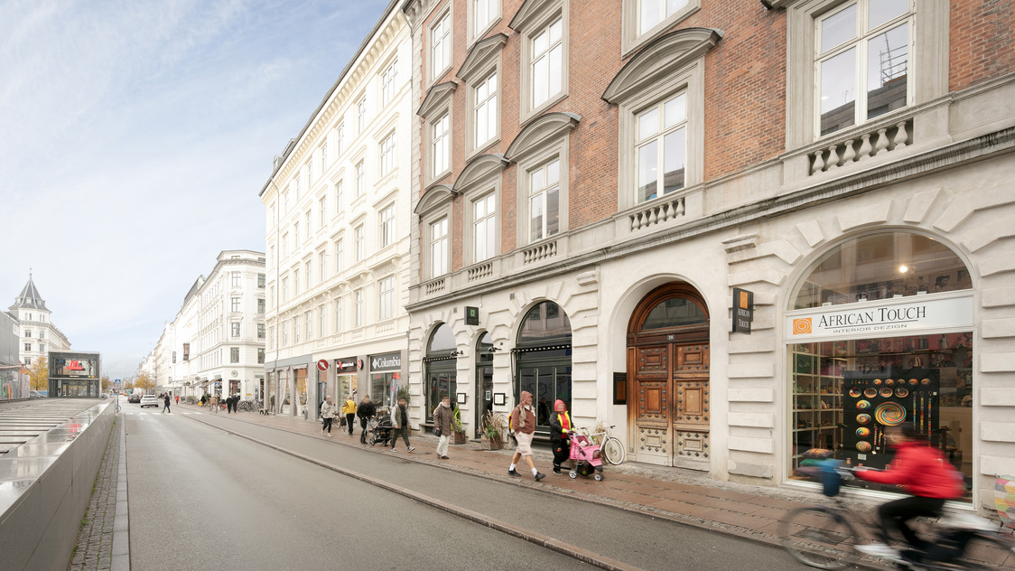 Facaden til kontoret på Frederiksborggade 20B, 1. sal, 1360 København K | Billede til print