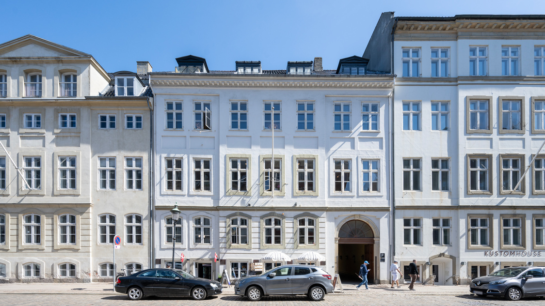 Facaden til kontoret på Amaliegade 14, st., 1256 København K | Billede til print