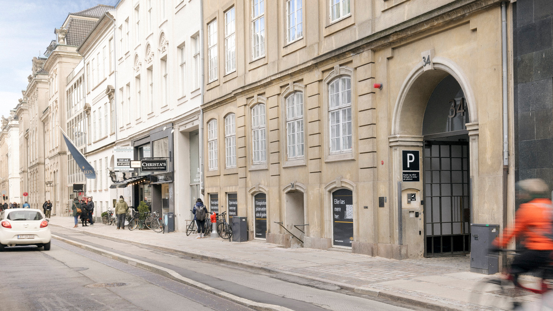 Facaden til kontoret på Bredgade 34E, 3. sal, 1260 København K | Billede til print