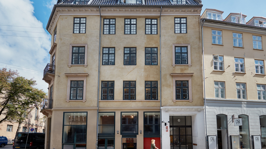 Facaden til butikken på Nørregade 6, parterre & st., 1165 København K | Billede til print