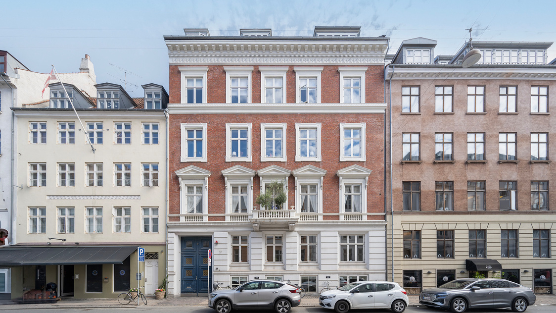Facaden til boligen på Dronningens Tværgade 8B, st. tv., 1302 København K | Billede til print