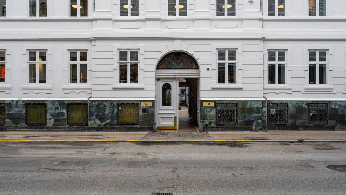 Facaden til kontoret på Store Kongensgade 68, parterre & st. th., 1264 København K | Billede til print