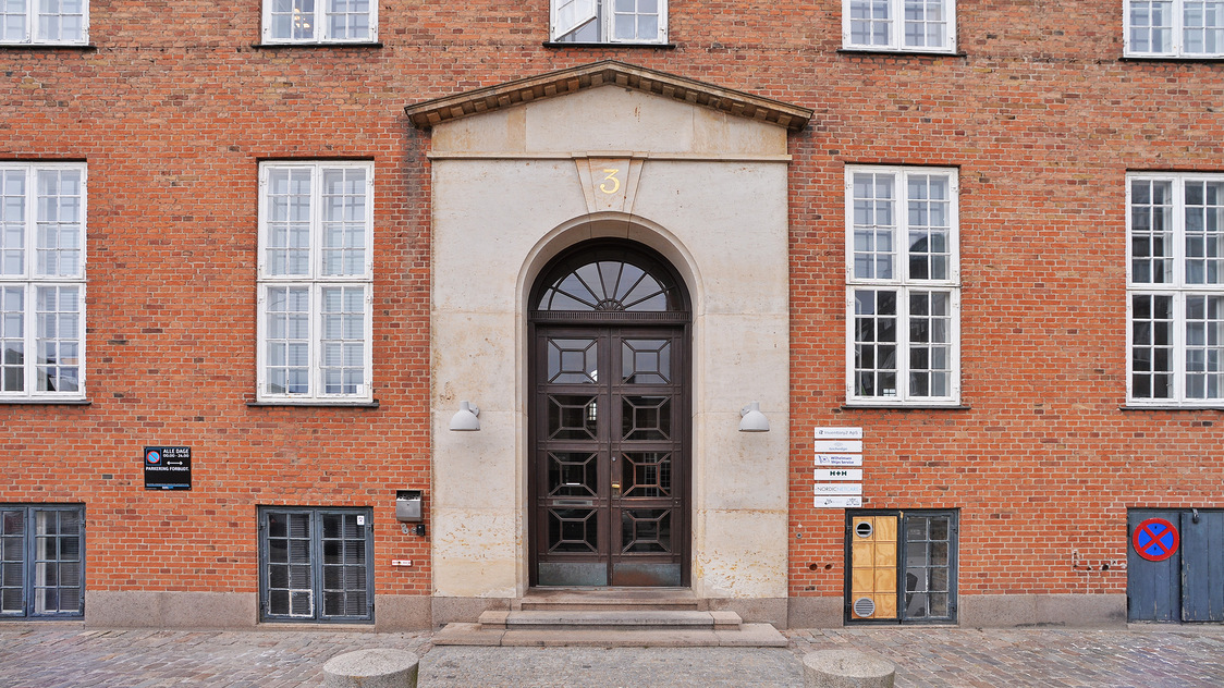 Indgang til kontor på Dampfærgevej 3, parterre, 2100 København Ø | Billede til print