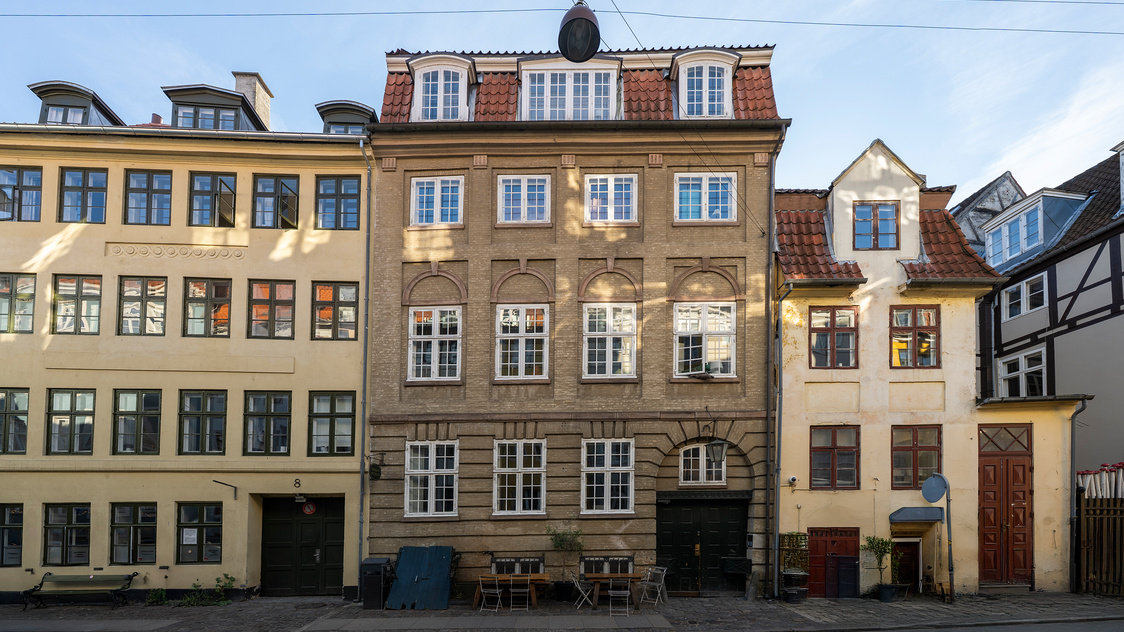 Facade til bolig på Lille Strandstræde 6A, 1. sal, 1254 København K | Billede til print