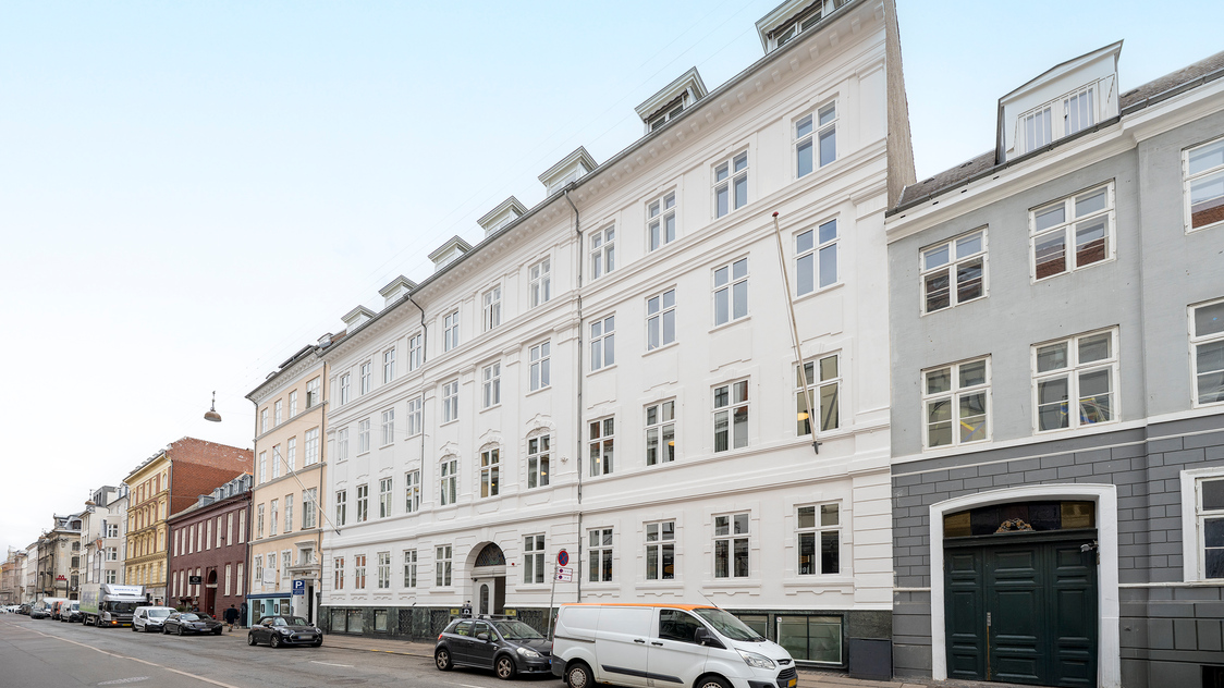 Facaden til kontoret på Store Kongensgade 68, parterre & st. th., 1264 København K | Billede til print