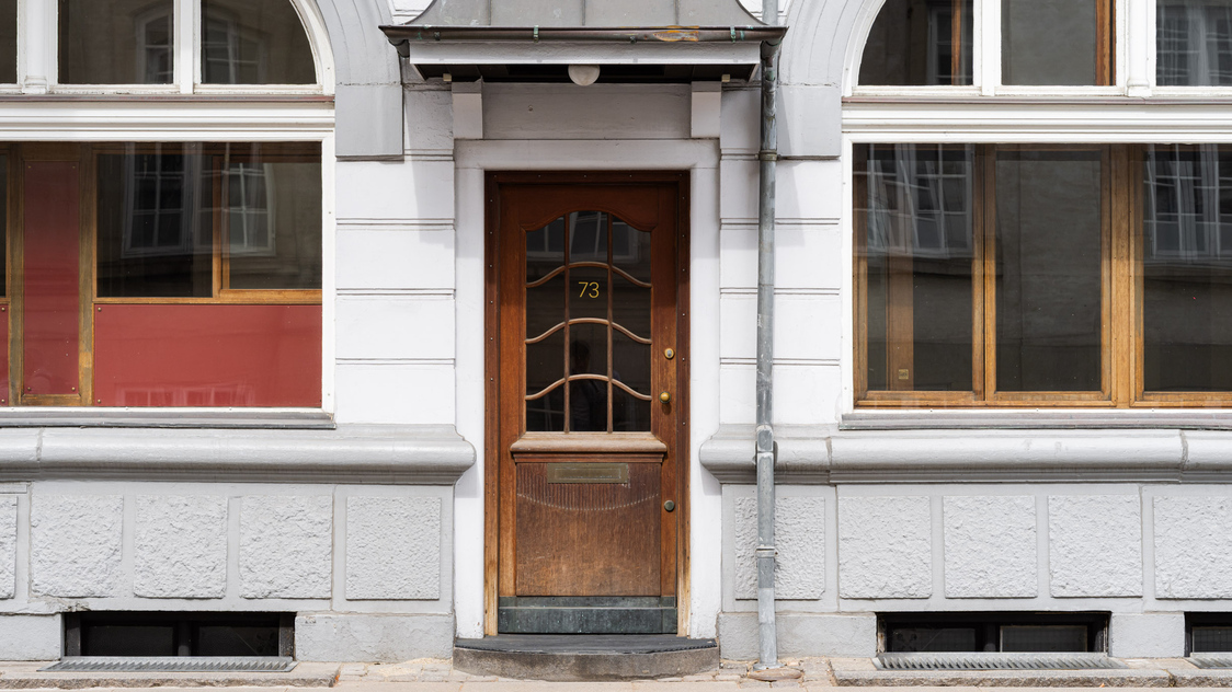 Facade til butik på Bredgade 73, parterre & st., 1260 København K | Billede til print