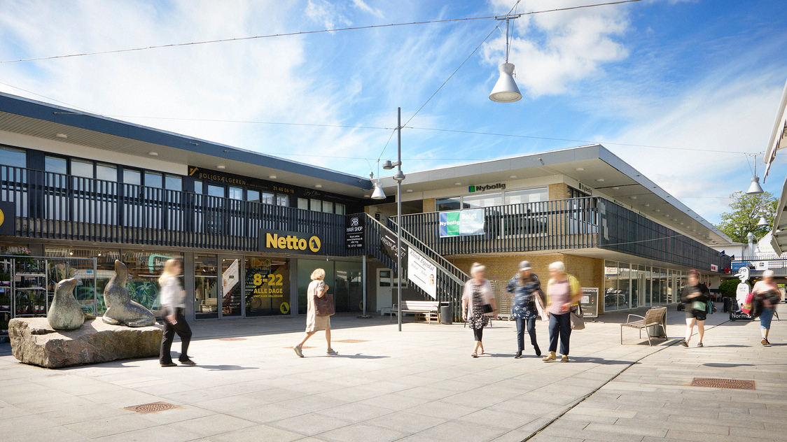 Gadeliv foran Egedal Centret 95-97, st., depot 6, 3660 Stenløse | Billede til print