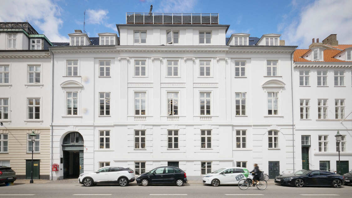 Facaden til kontoret på Amaliegade 45, 2. sal, 1256 København K | Billede til print