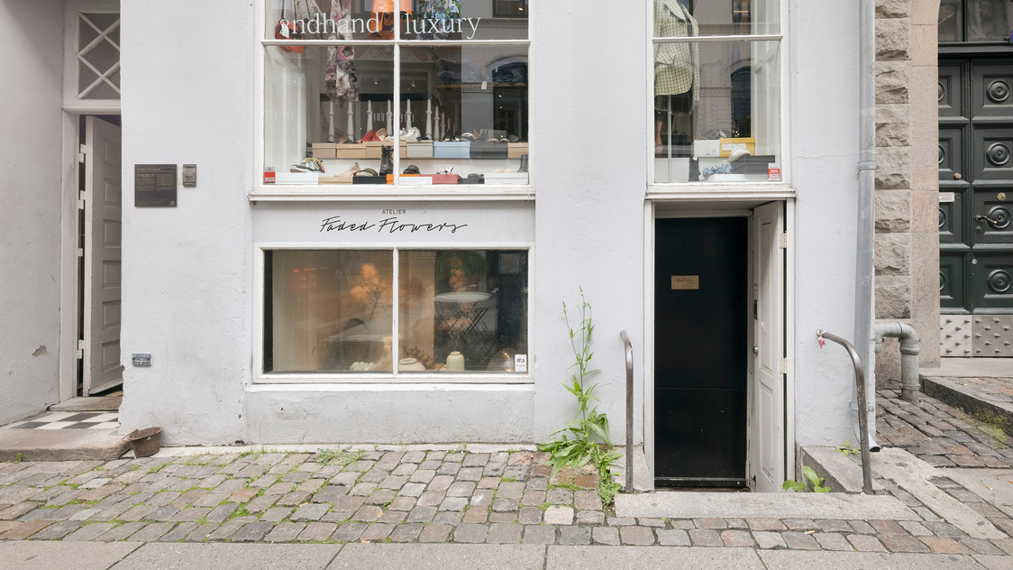 Facade - Antonigade 9, kld., th. | Billede til print