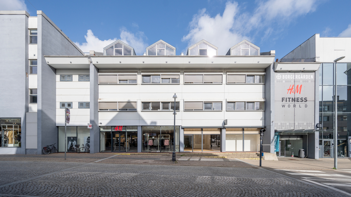 Facade af butikslejemålet i holbæk på Ahlgade 61-63, butik 2 | Billede til print