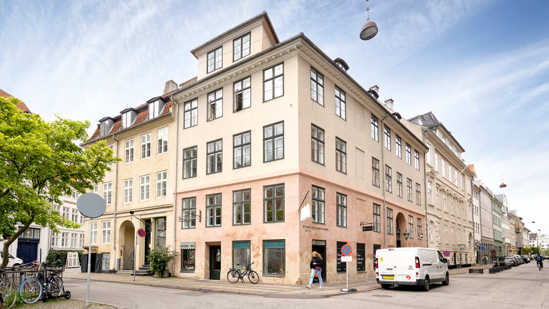 Facade - Store Strandstræde 20, 3. sal | Billede til print