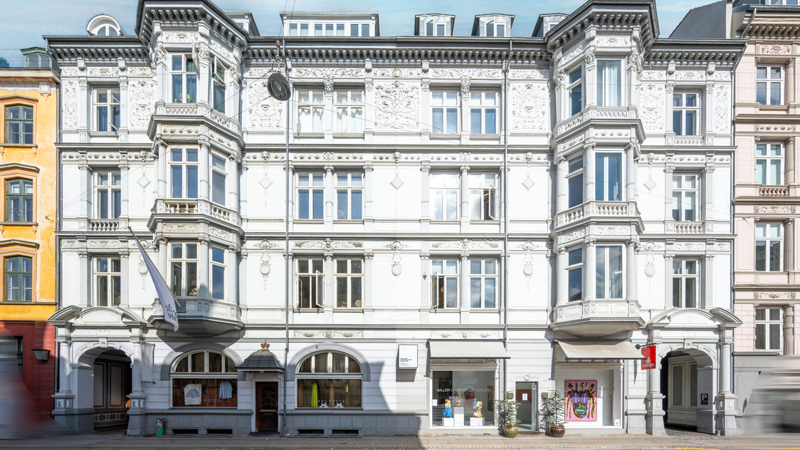 Facade - Bredgade 75, 1. sal | Billede til print