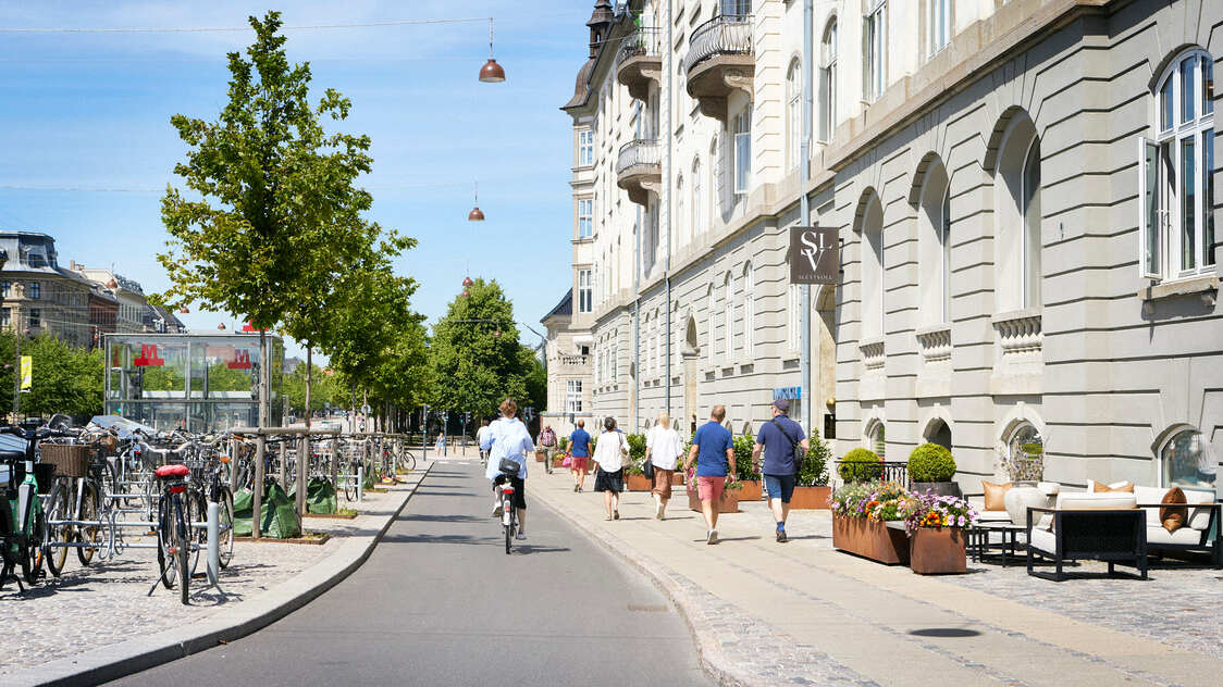 byliv ved pop-up butikslokalet på Østerbro på Oslo Plads i København Ø | Billede til print