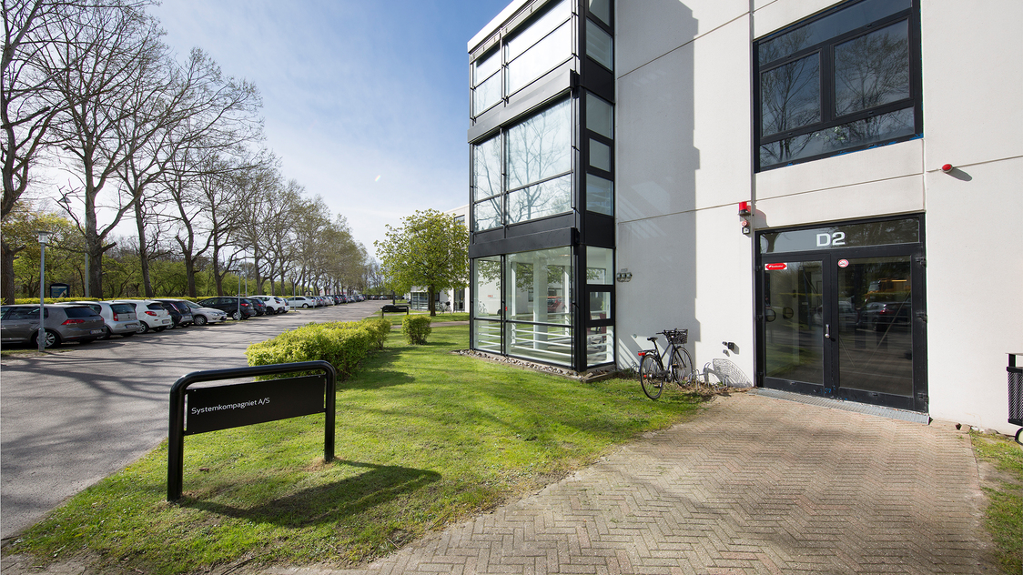 Facade ved lagerlokalet på Herstedøstervej 27-29D, kld. tv., LM 8, 2620 Albertslund | Billede til print