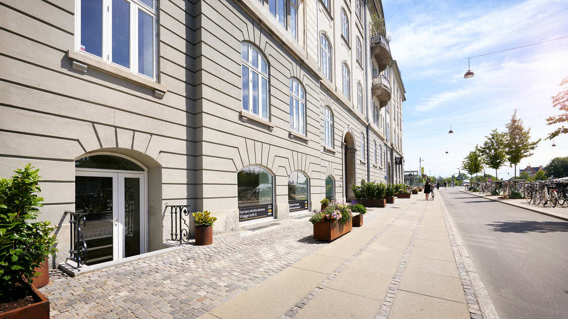Facade på butikslokalet på østerbro på Oslo Plads 14, parterre, 2100 København Ø | Billede til print