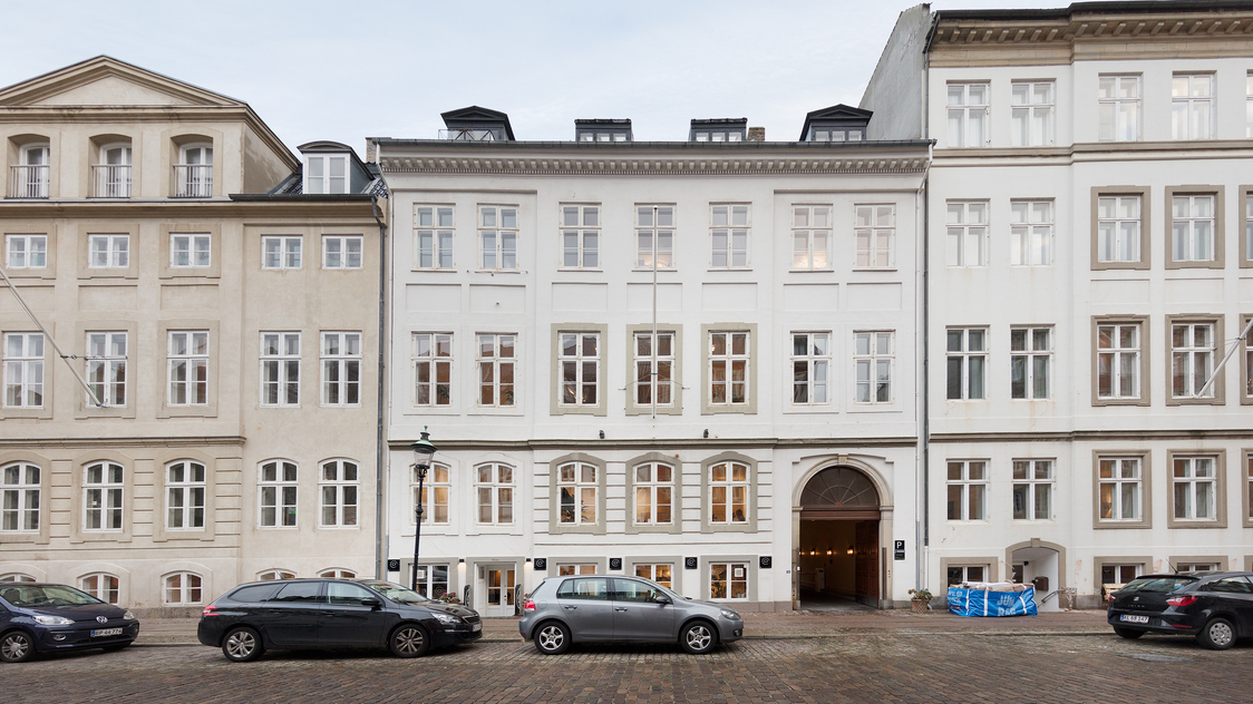 Facade til boligen på Amaliegade 14, 3. sal, 1256 København K | Billede til print