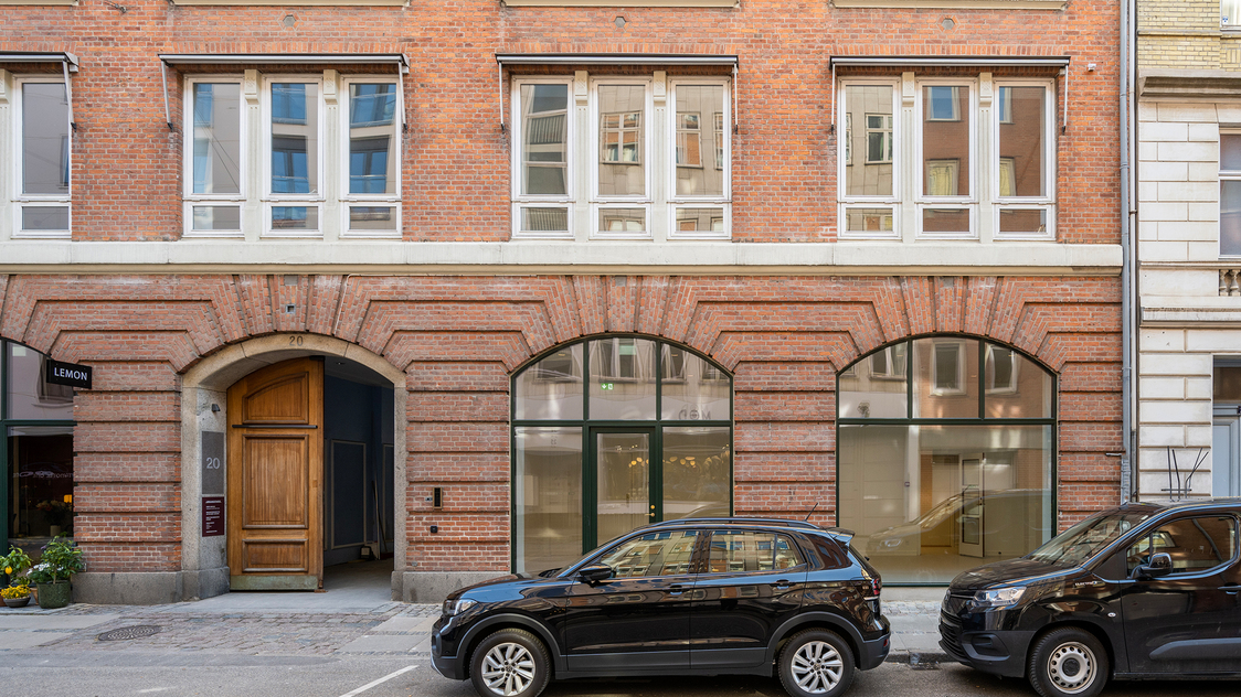 Facade - Løngangsstræde 20, st. th. | Billede til print