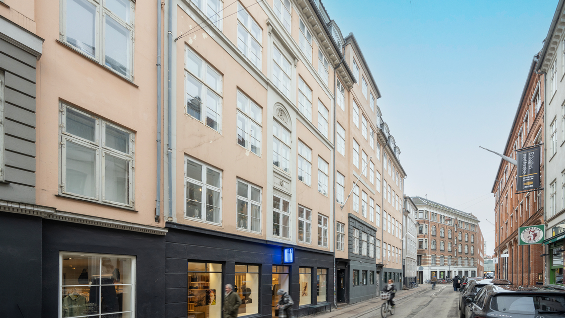 Facaden til ejendommen med lageret i gården på Pilestræde 41, 1112 København K | Billede til print