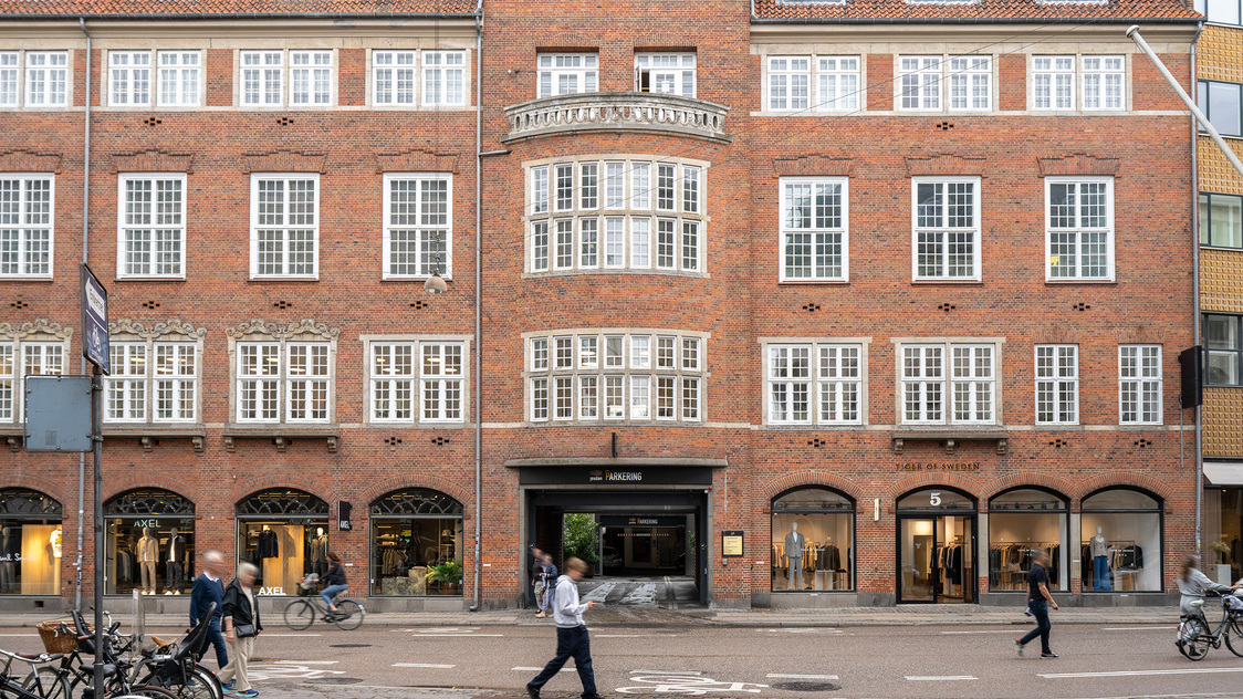 Facaden til butikken på Gammel Mønt 1, st., 1117 København K | Billede til print