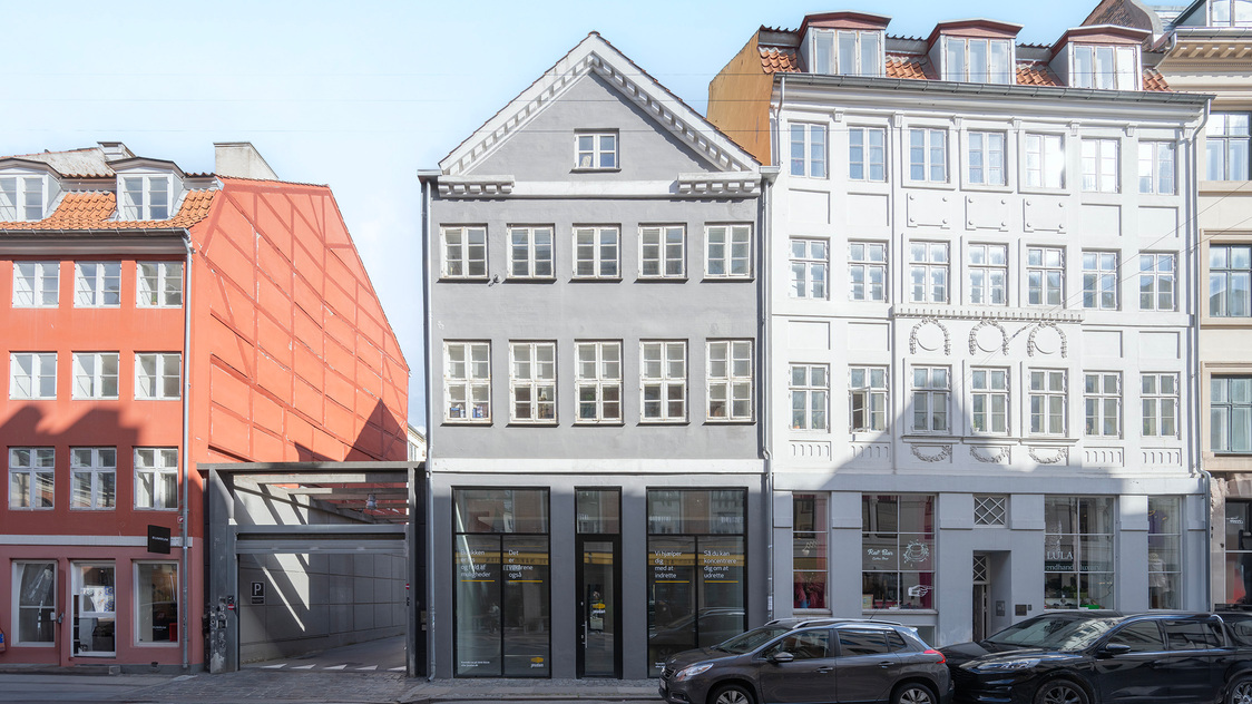 Facade til butikken på Antonigade 7, st. | Billede til print